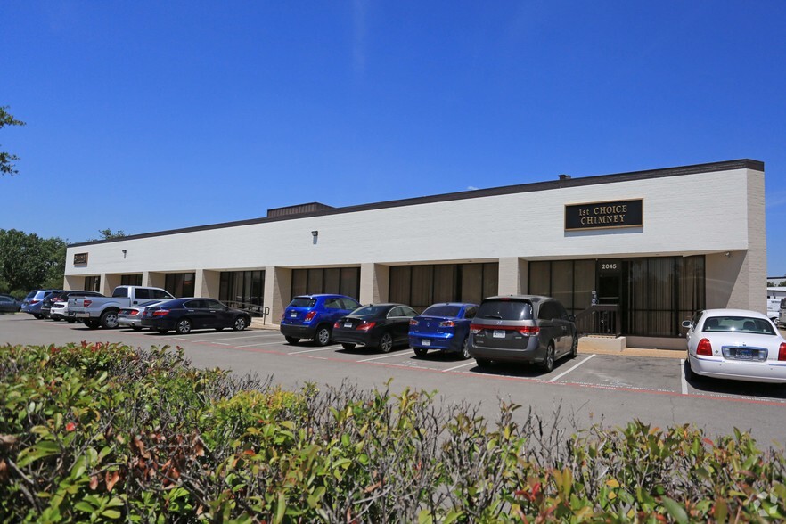 2108-2110 Hurd Dr, Irving, TX for lease - Primary Photo - Image 2 of 4