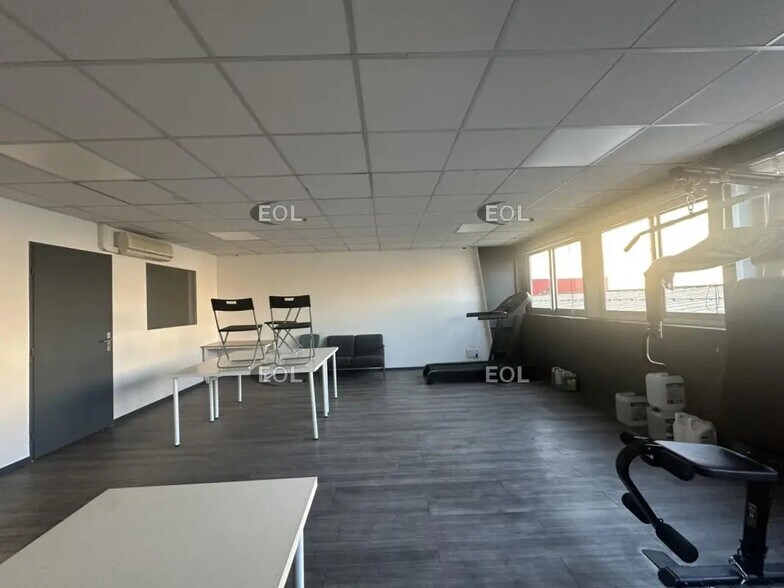 Industrial in Marseille for lease - Interior Photo - Image 3 of 4