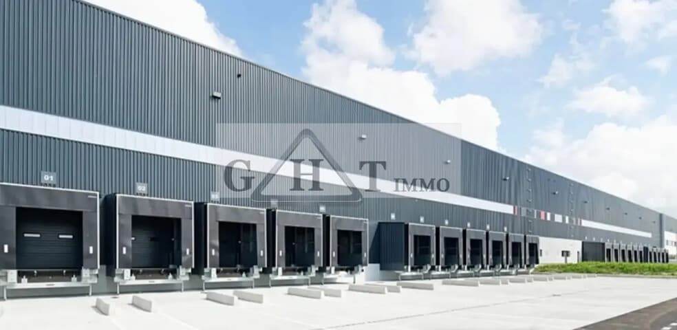 Industrial in Gretz-Armainvilliers for lease - Building Photo - Image 1 of 1