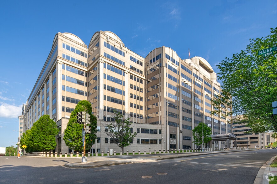 445 12th St SW, Washington, DC for lease - Primary Photo - Image 1 of 37