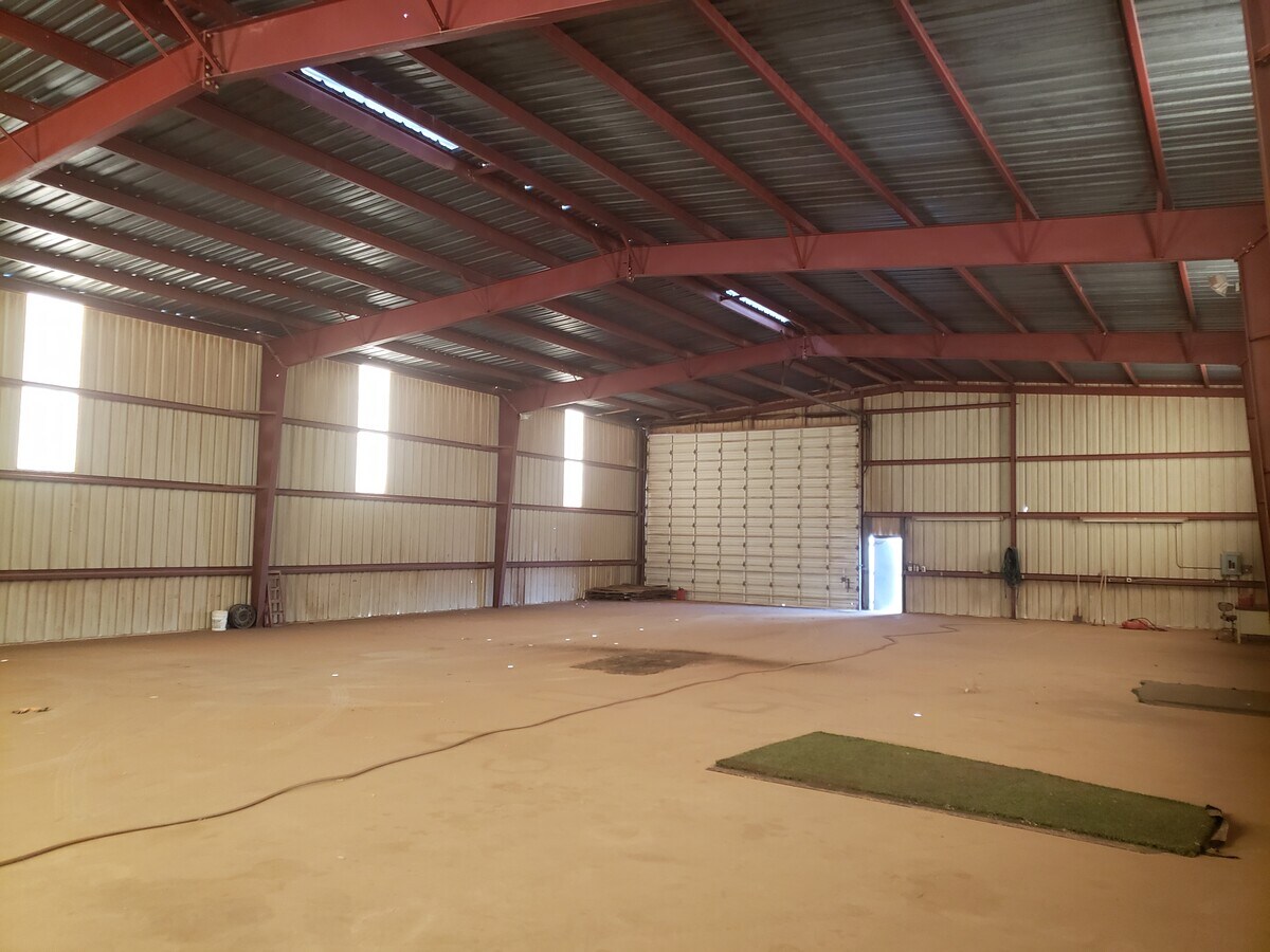 601 Seagraves Rd, Brownfield, TX 79316 2 Warehouses on ±1 Acres U.S
