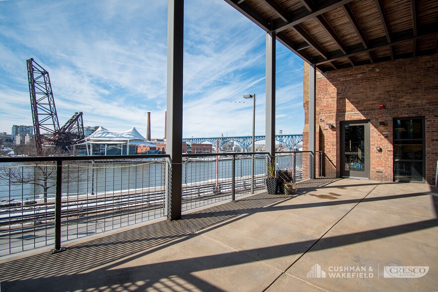 1400 W 10th St, Cleveland, OH for lease - Building Photo - Image 1 of 29