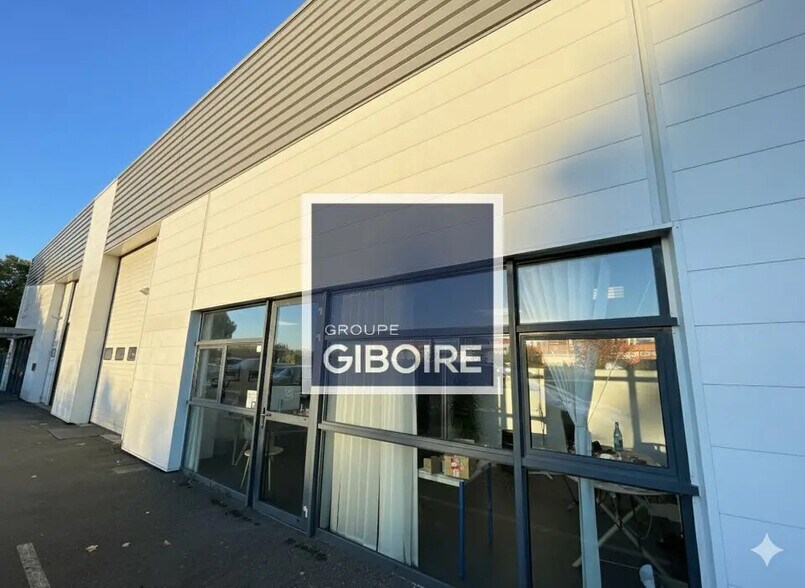 Industrial in Bruz for lease - Building Photo - Image 3 of 12