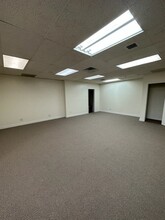 500-560 Zenith Dr, Glenview, IL for lease Interior Photo- Image 2 of 12