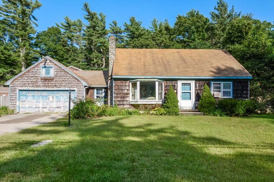 302 Bedford St, Lakeville, MA 02347