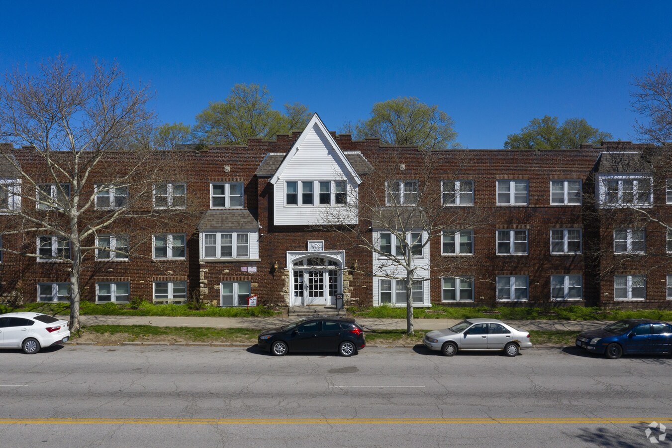 1310 Admiral Blvd, Kansas City, MO 64106 Admiral Apartments