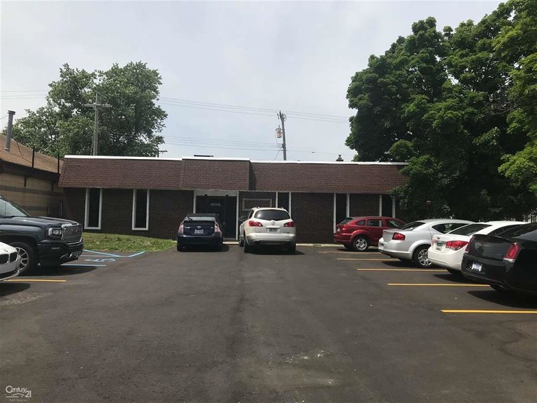 24831 John R Rd, Hazel Park, MI for lease - Primary Photo - Image 1 of 7