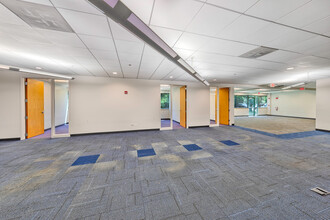 821-881 Parkview Blvd, Lombard, IL for lease Interior Photo- Image 2 of 3