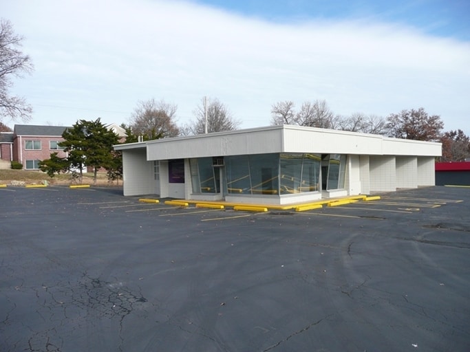 8523 Watson Rd, Saint Louis, MO for sale - Primary Photo - Image 1 of 1