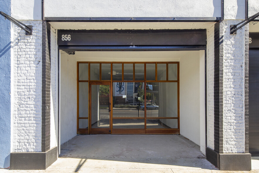 850-864 N Vermont Ave, Los Angeles, CA for lease - Building Photo - Image 2 of 7