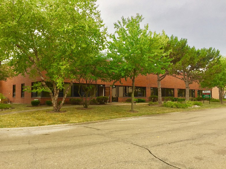 727 Hastings Dr, Buffalo Grove, IL for lease - Building Photo - Image 1 of 26