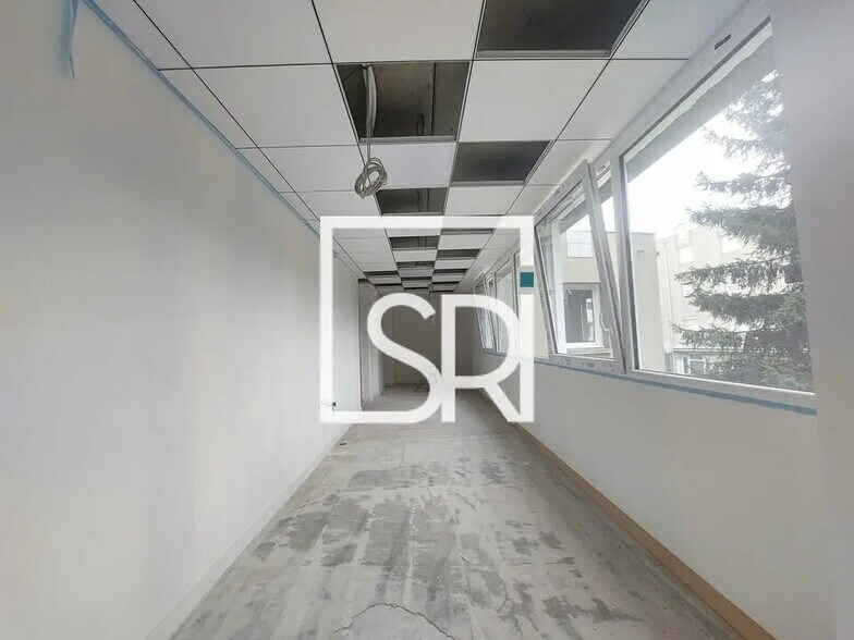 Office in Clermont-Ferrand for lease - Building Photo - Image 1 of 12