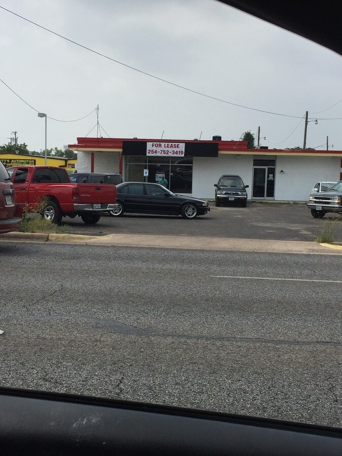 834 N Valley Mills Dr, Waco, TX 76710