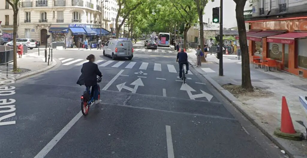 Retail in Paris for lease Building Photo- Image 1 of 4