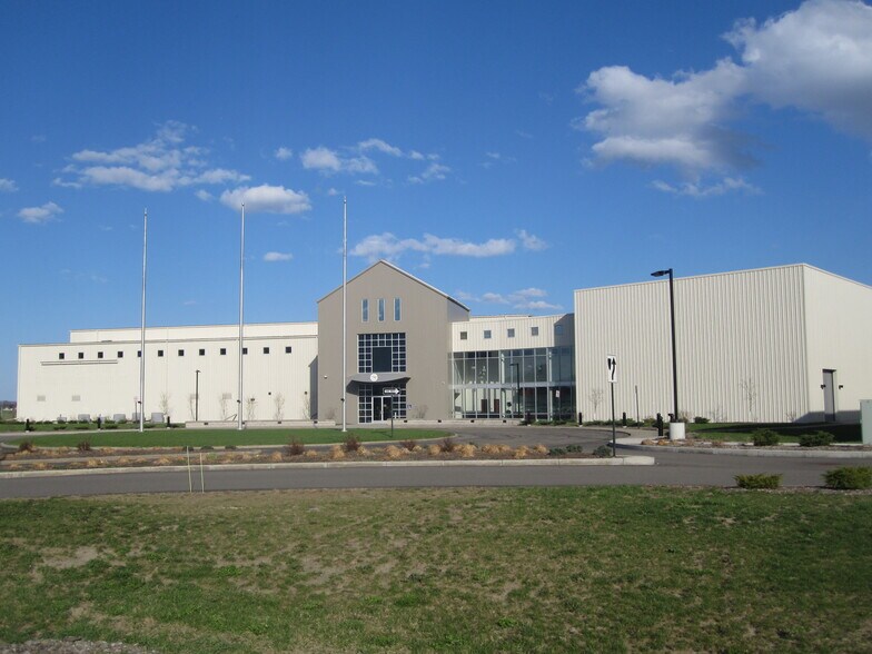 17 Aviation Dr, Horseheads, NY for sale - Primary Photo - Image 1 of 5