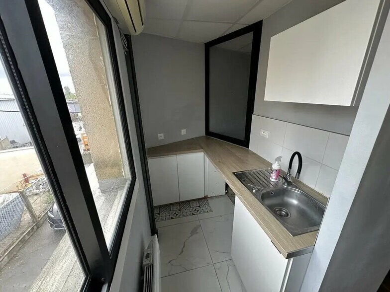 Office in Champigny-sur-Marne for lease - Building Photo - Image 2 of 5