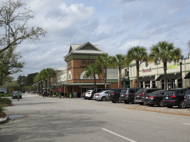 162 Seven Farms Dr, Daniel Island, SC for lease - Building Photo - Image 1 of 8