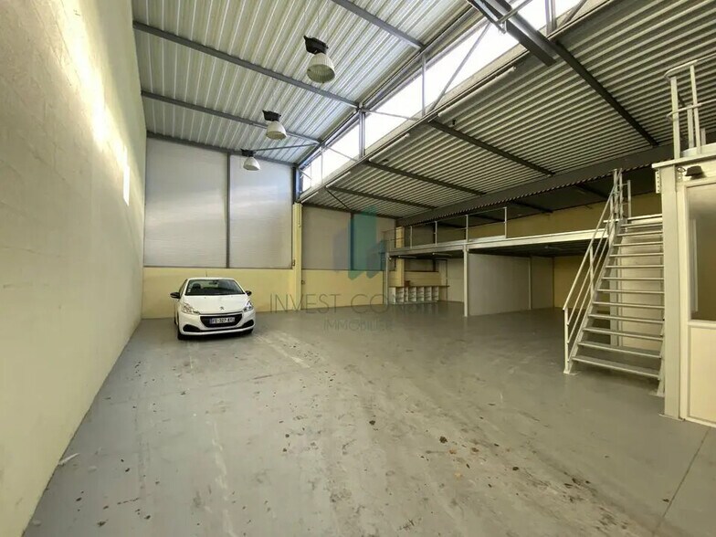 Flex in Frépillon for lease - Building Photo - Image 2 of 6