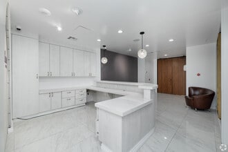 1125 S Beverly Dr, Los Angeles, CA for lease Interior Photo- Image 1 of 5