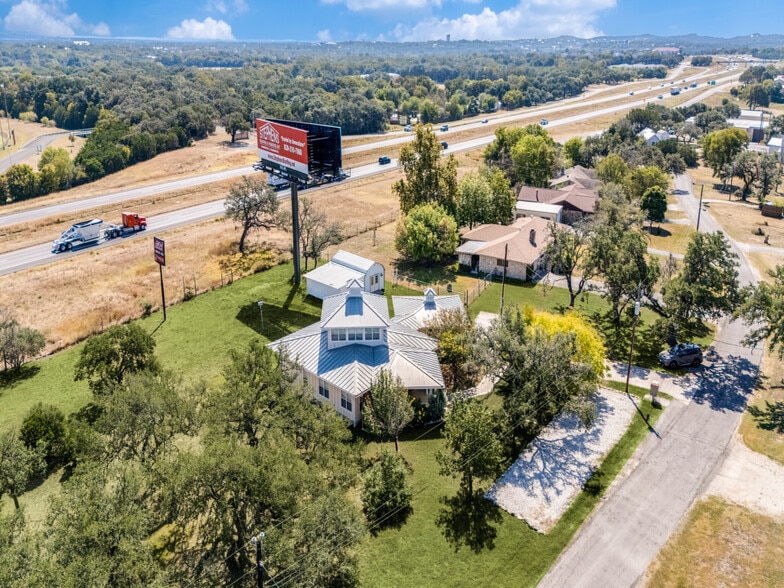 106 Austin Dr S, Boerne, TX for lease - Building Photo - Image 2 of 12