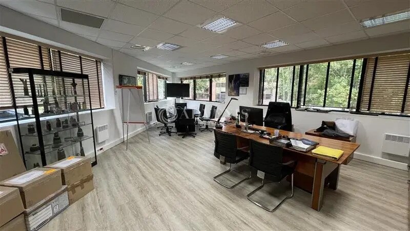 Office in Champs-sur-Marne for lease - Interior Photo - Image 1 of 12