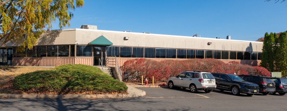 170 Williams Dr, Ramsey, NJ for lease - Building Photo - Image 1 of 9