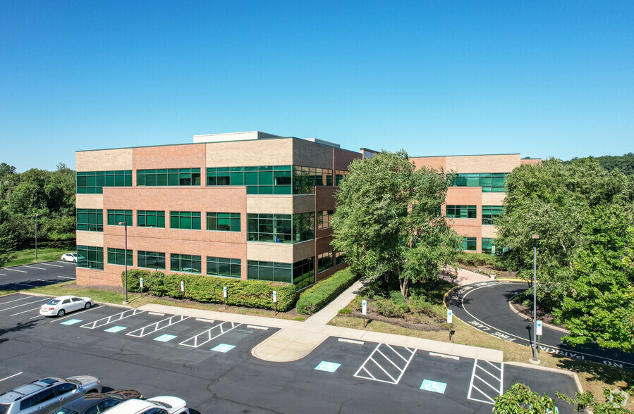 900 Northbrook Dr, Feasterville Trevose, PA for lease - Building Photo - Image 1 of 5