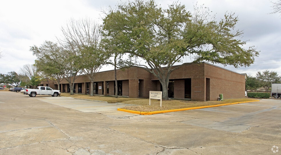 10645 Richmond Ave, Houston, TX for lease - Building Photo - Image 3 of 4