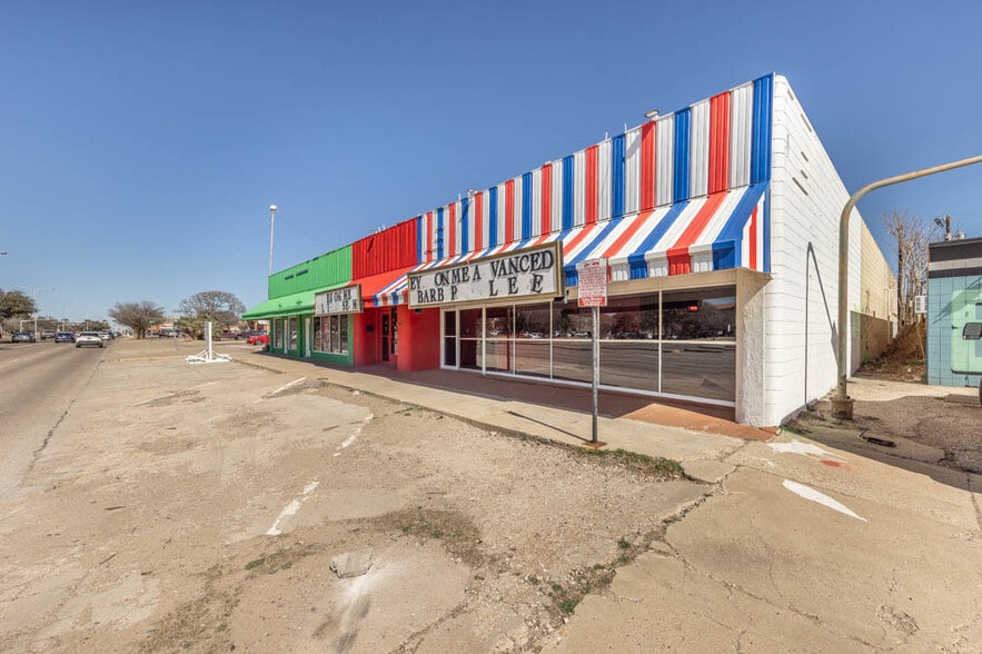 1607-1609 University Ave, Lubbock, TX for lease - Building Photo - Image 1 of 16