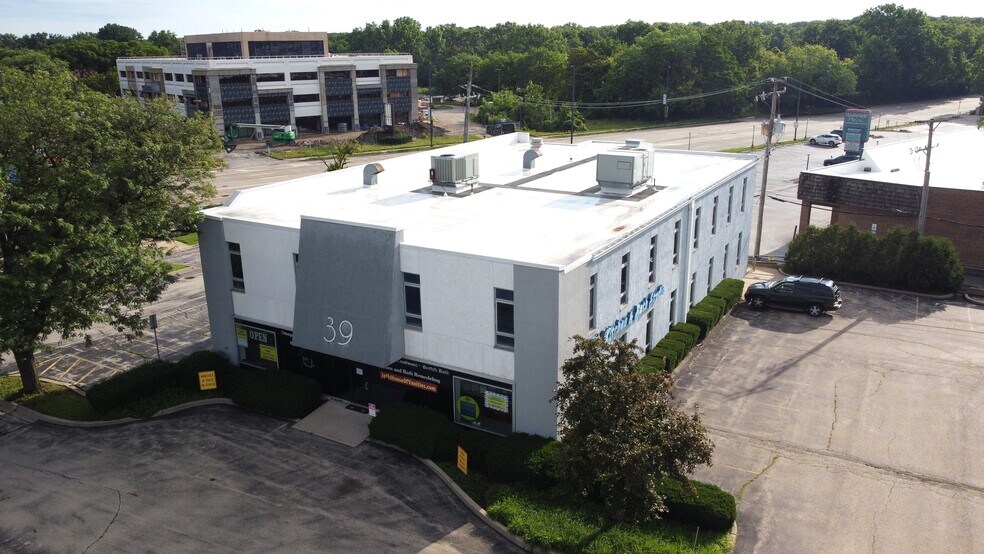 39 S Milwaukee Ave, Wheeling, IL for sale - Building Photo - Image 1 of 16