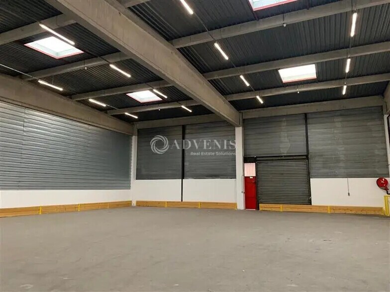 Flex in Ennery for lease - Interior Photo - Image 3 of 5