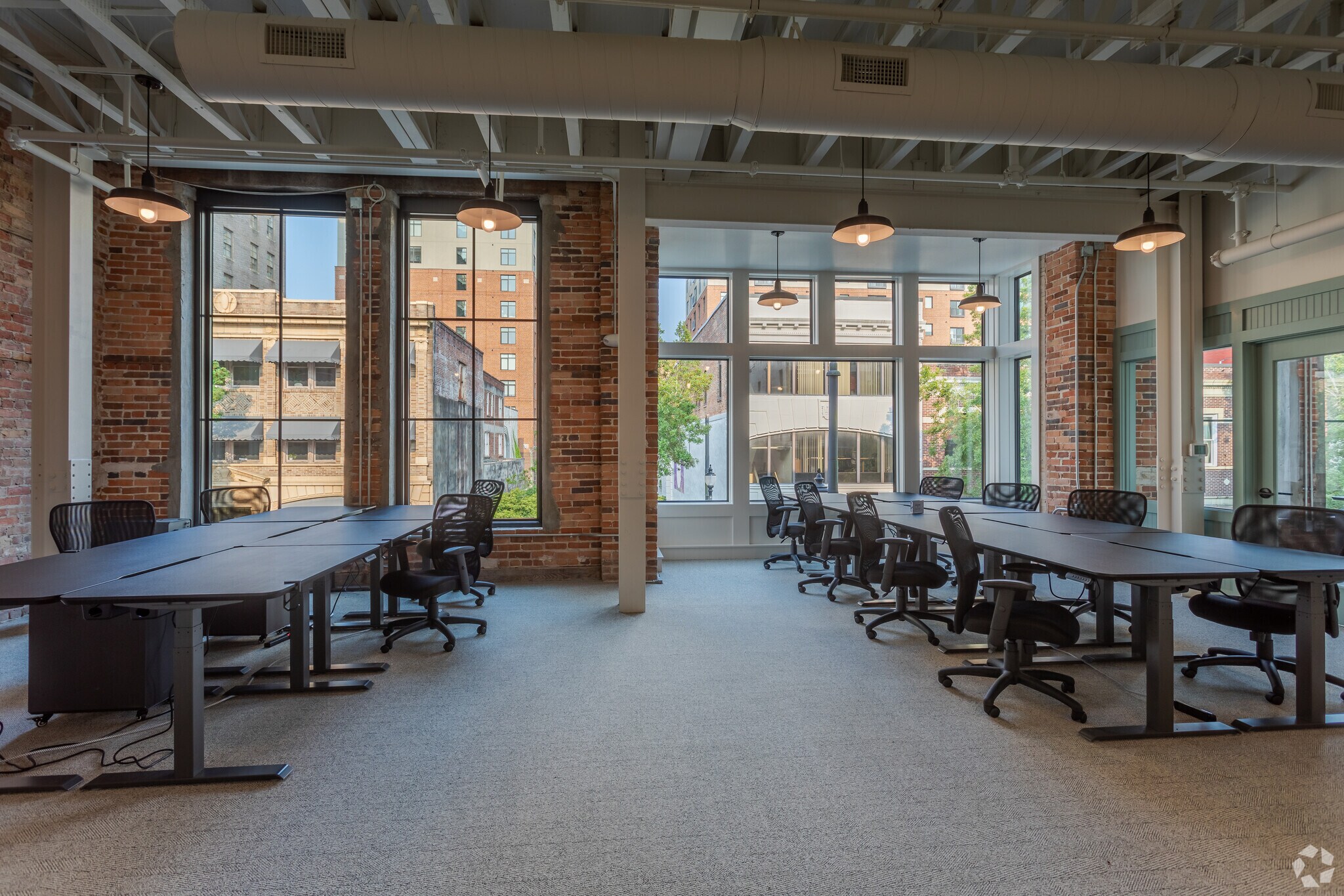 226 N Front St, Wilmington, NC 28401 Common Desk