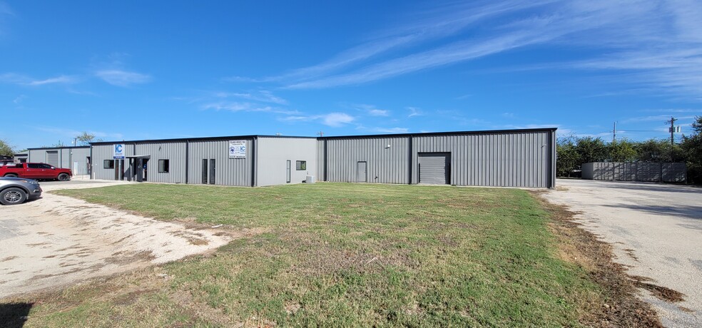 224 Investment Loop, Hutto, TX for lease - Building Photo - Image 3 of 16