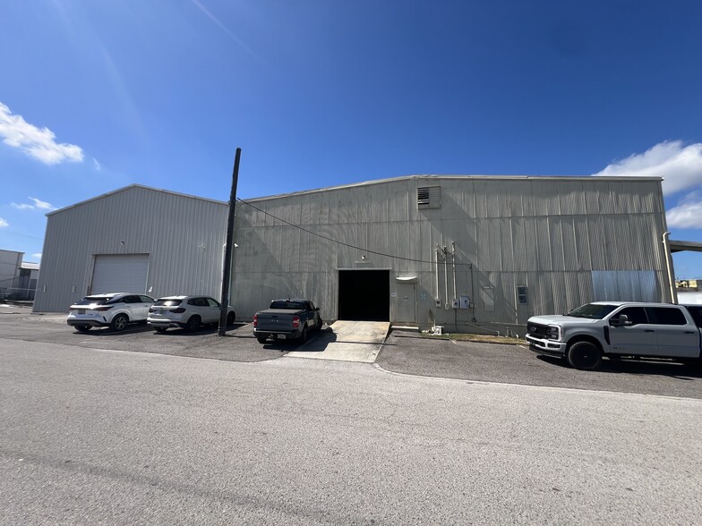 5705 E Hanna Ave, Tampa, FL for lease - Building Photo - Image 2 of 17