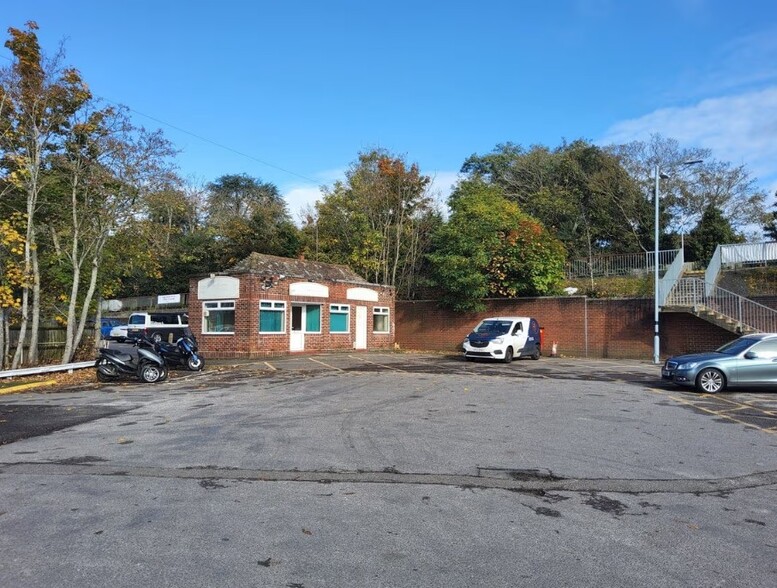 Station Parade, Virginia Water for lease - Building Photo - Image 2 of 2