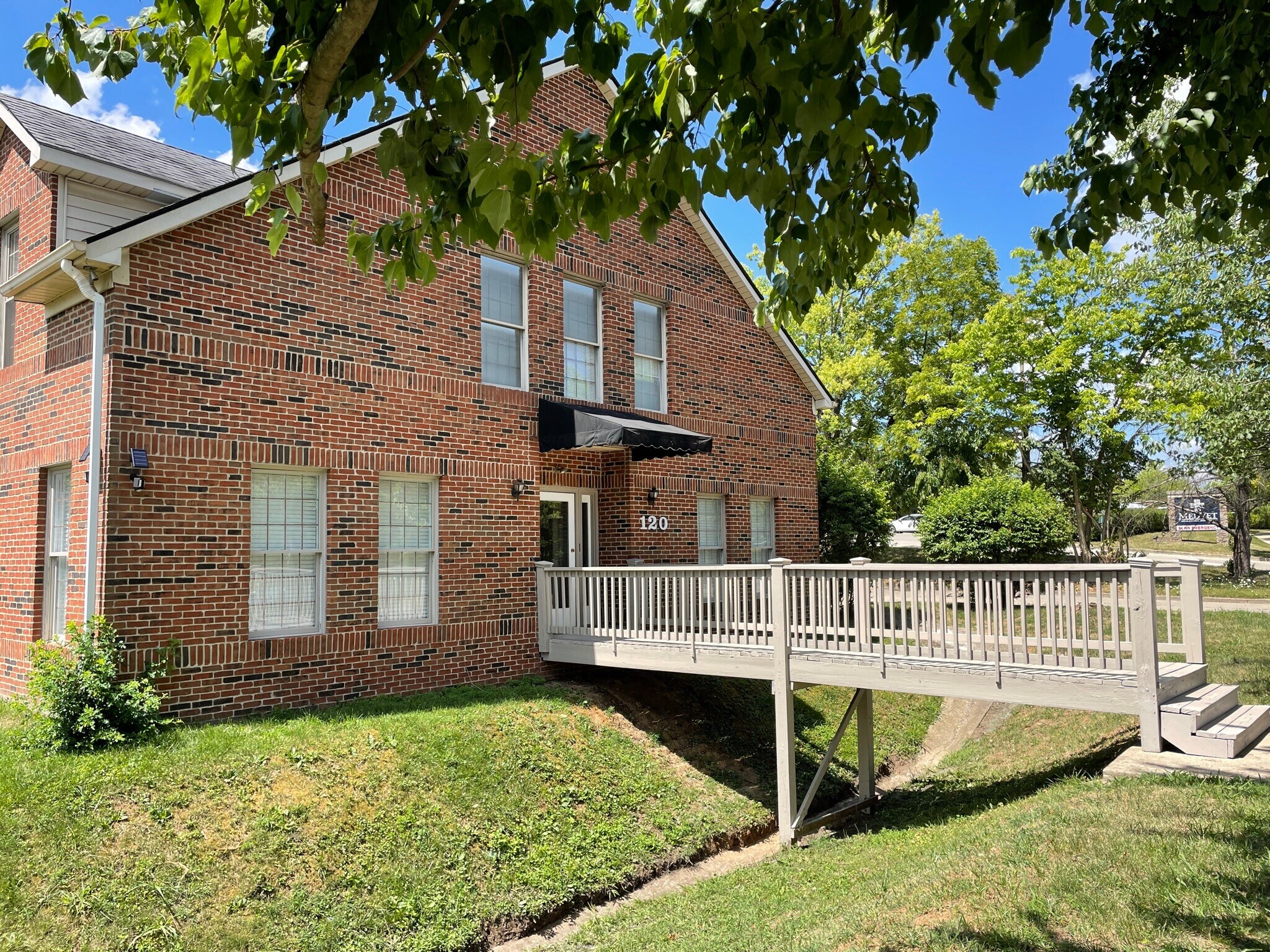 120 Dennis Dr, Lexington, KY for sale Building Photo- Image 1 of 1