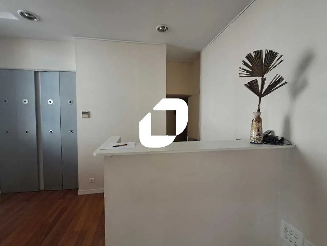 Office in Bordeaux for sale Interior Photo- Image 1 of 5