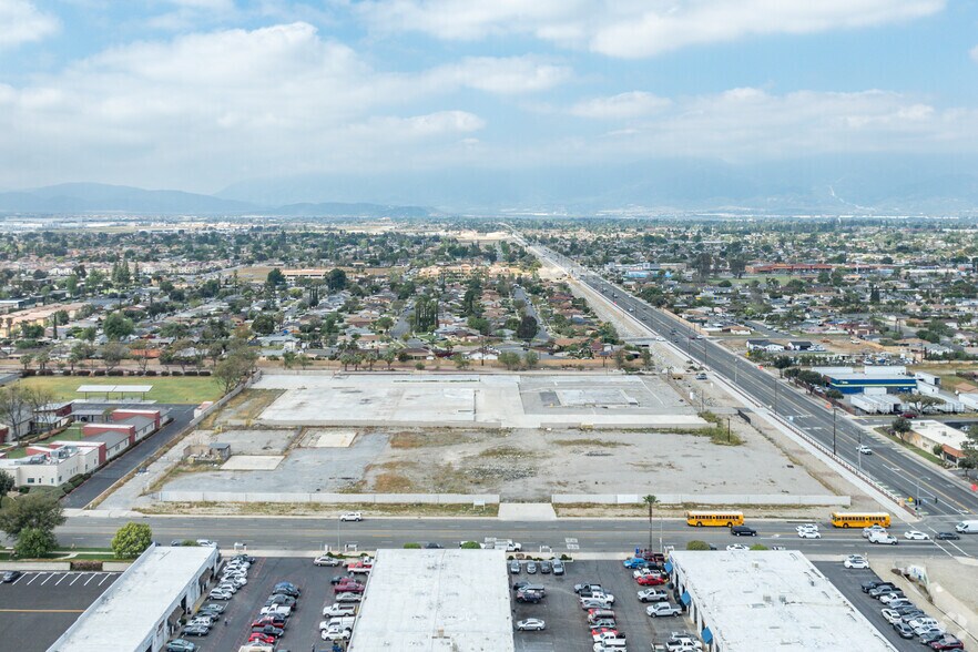 160 N Cactus Ave, Rialto, CA for lease - Building Photo - Image 2 of 8