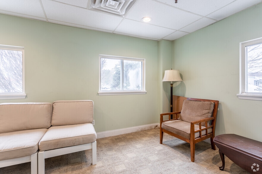 22-24 Riverview Dr, Marlboro, NY for lease - Interior Photo - Image 3 of 26