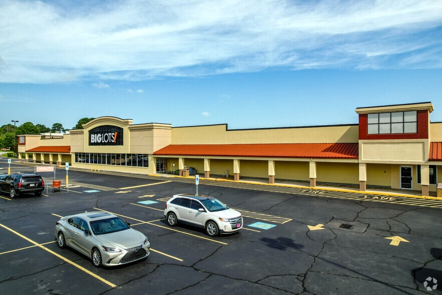 425-451 Columbia Ave, Lexington, SC for lease - Building Photo - Image 3 of 9