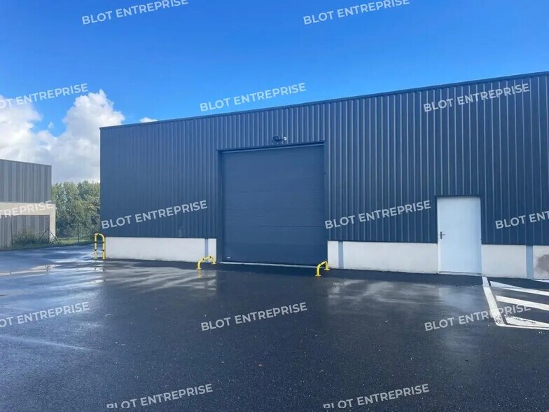 Flex in Noyal for lease - Building Photo - Image 3 of 3