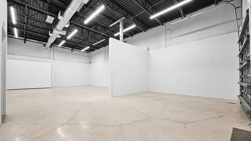 1015 NW 23rd St, Miami, FL for lease - Building Photo - Image 3 of 8