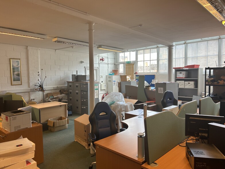 67 Westow St, London for lease - Building Photo - Image 1 of 3