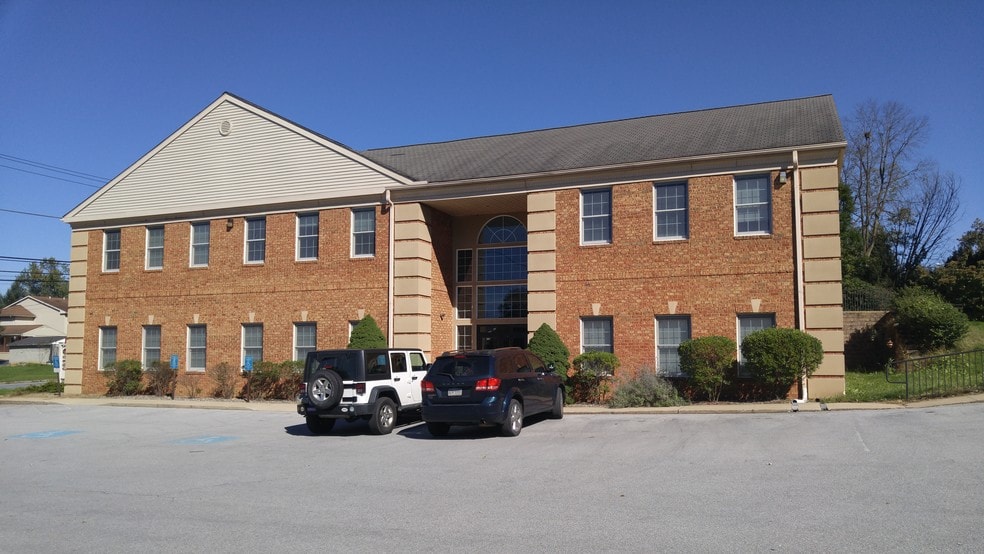 1512 E Caracas Ave, Hershey, PA 17033