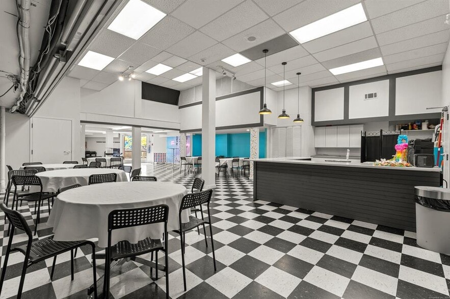 20 E Main St, Torrington, CT for lease - Building Photo - Image 2 of 6