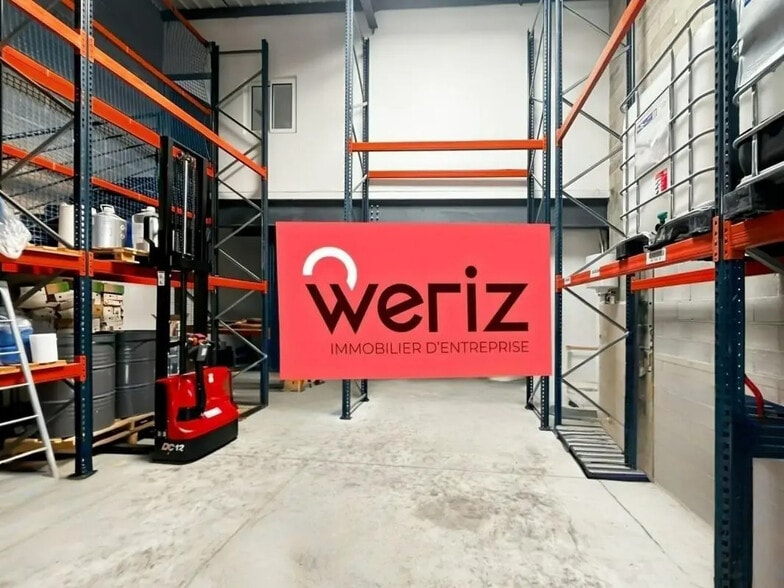 Flex in Aubagne for lease - Interior Photo - Image 2 of 5