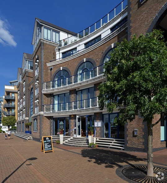 Clove Hitch Quay, London for lease - Primary Photo - Image 1 of 6