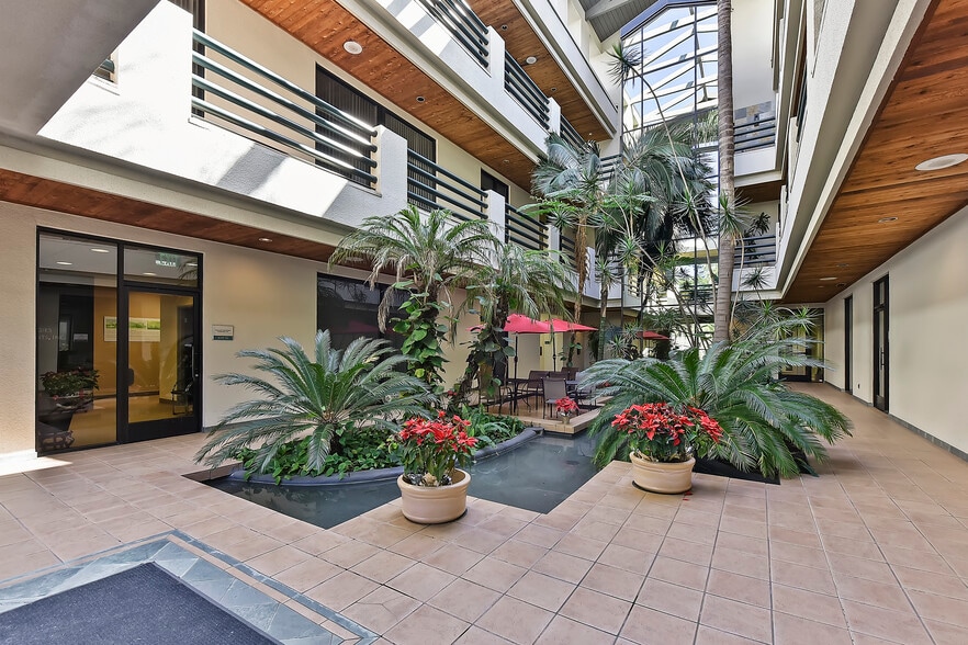 5755 Oberlin Dr, San Diego, CA for sale - Interior Photo - Image 2 of 6