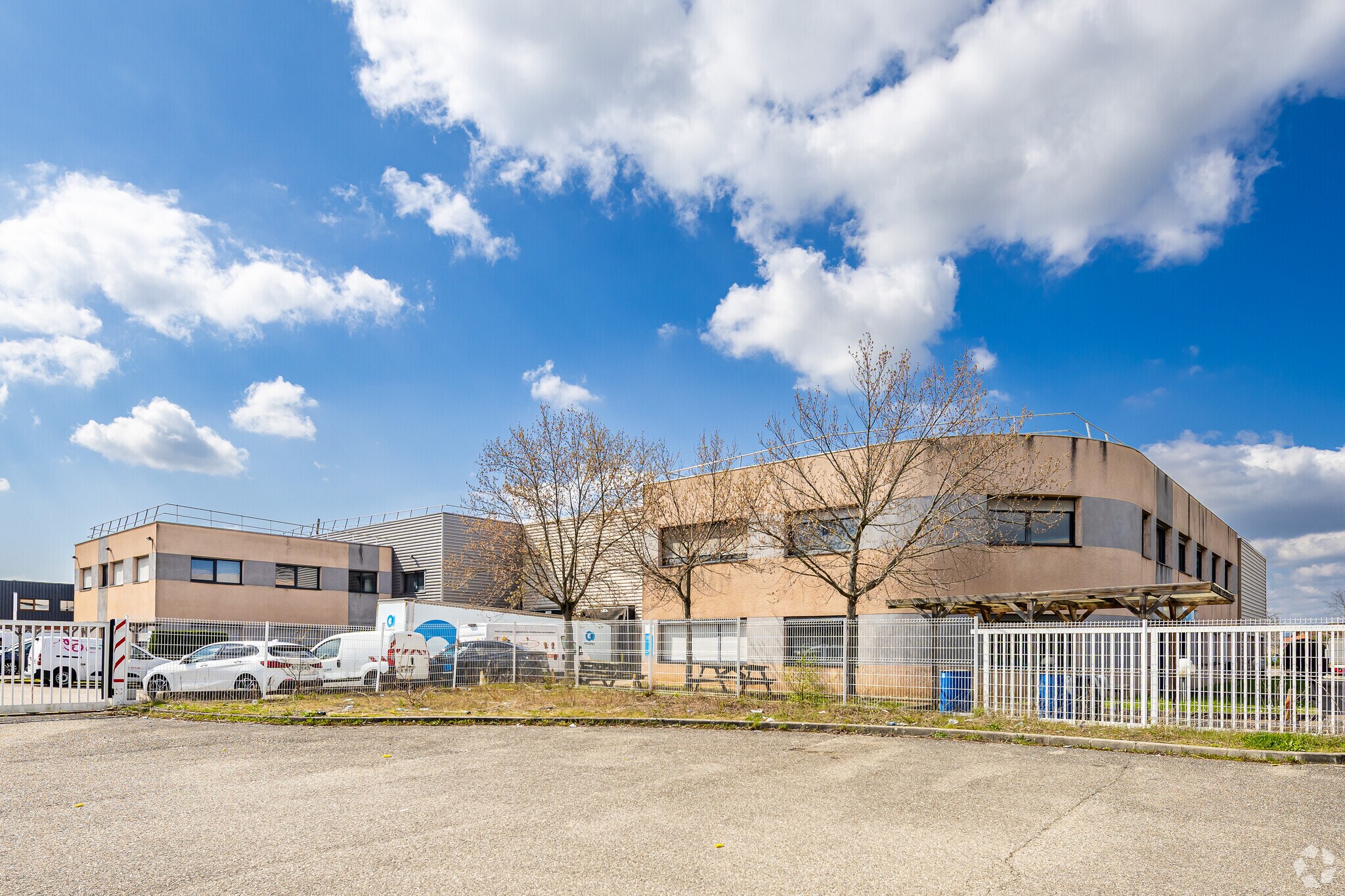 Flex in Corbas for lease Primary Photo- Image 1 of 3