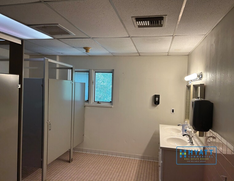 930 Point Pleasant Rd, Glen Burnie, MD for sale - Building Photo - Image 2 of 6